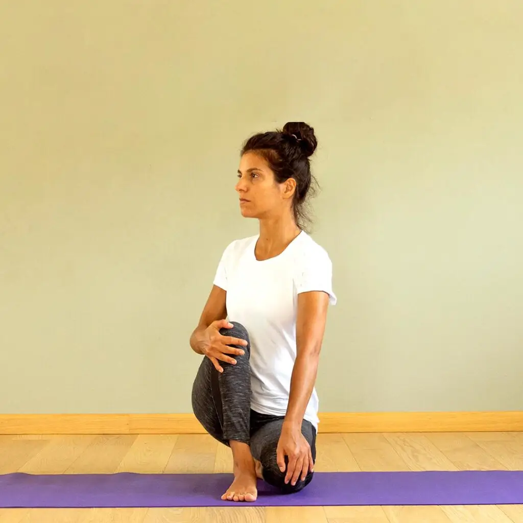 Eleonora pratica yoga